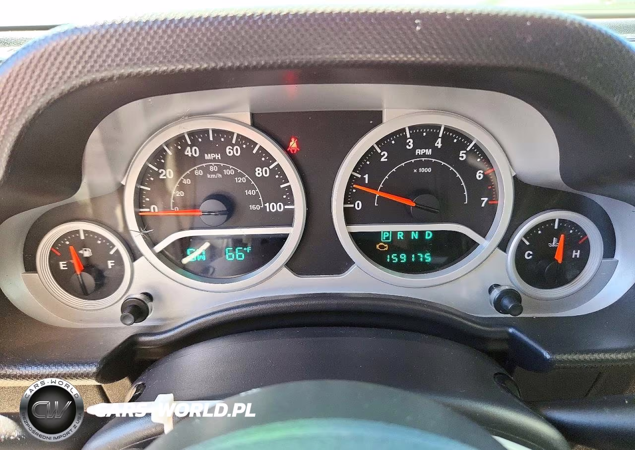 2010 Jeep Wrangler Unlimited Sahara VIN:1J4BA5H15AL196527 - 9
