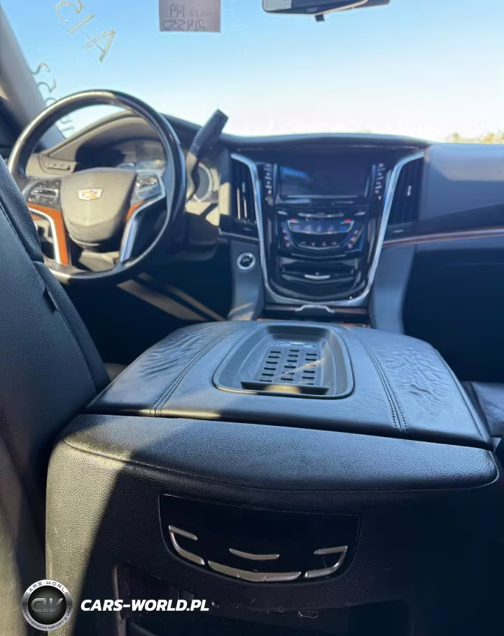 2017 Cadillac Escalade Luxury VIN:1GYS3BKJ9HR128868 - 9