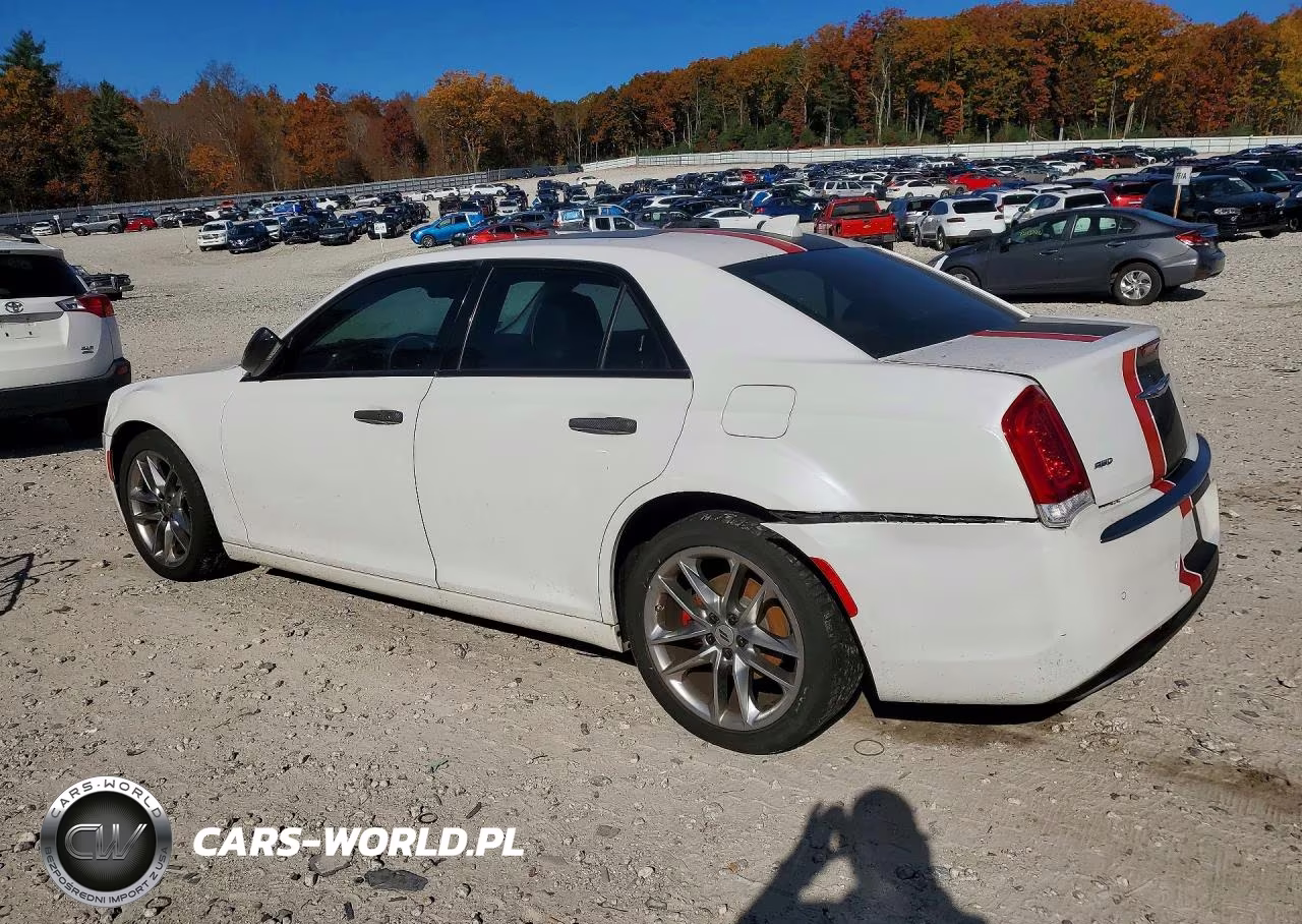 2015 Chrysler 300C Platinum VIN:2C3CCASG6FH923435 - 2