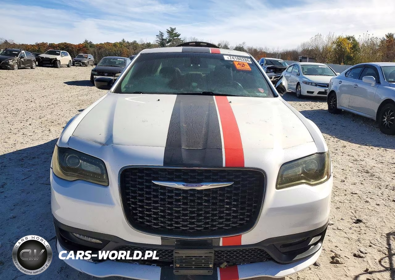 2015 Chrysler 300C Platinum VIN:2C3CCASG6FH923435 - 5