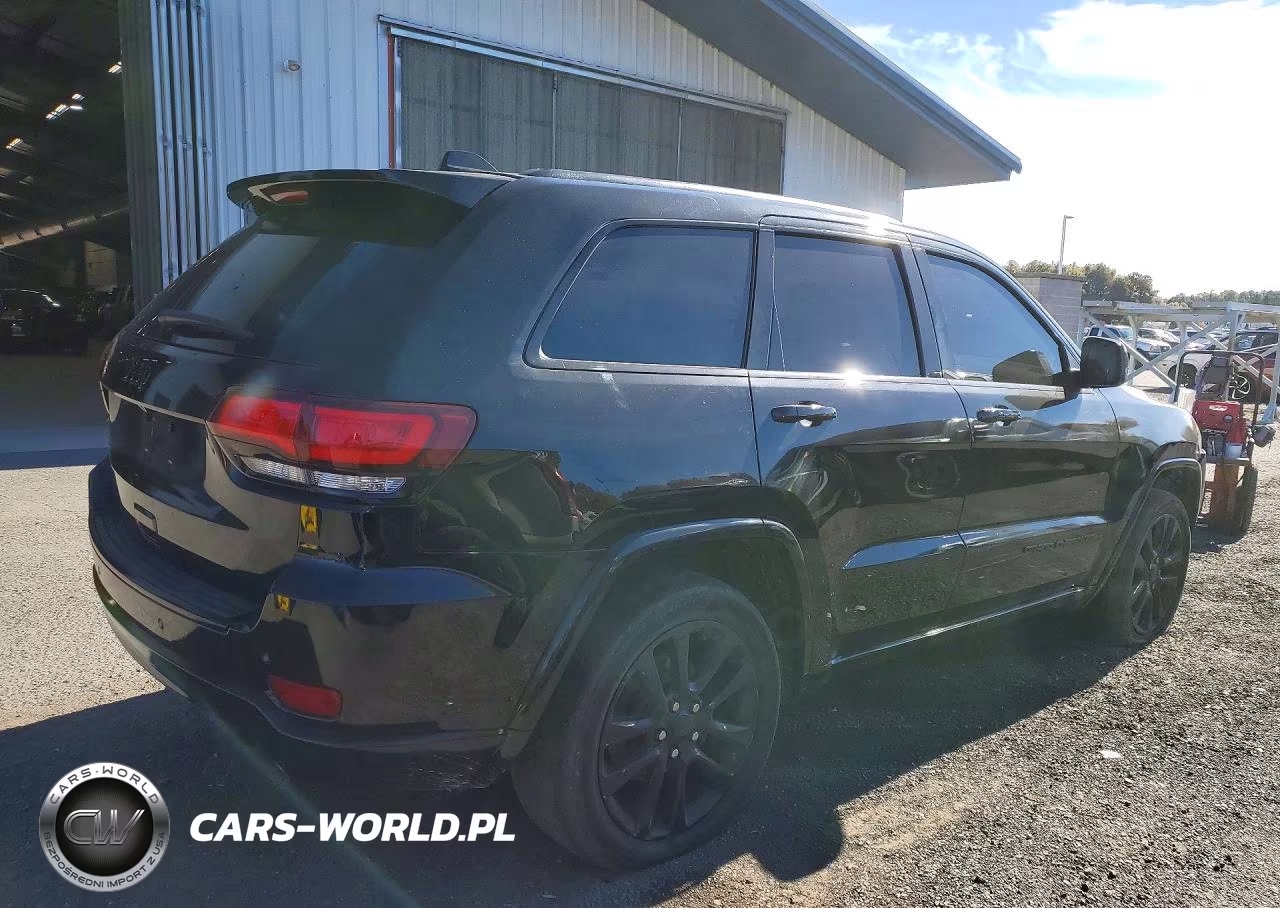2018 Jeep Grand Cherokee Laredo VIN:1C4RJFAG2JC118635 - 3