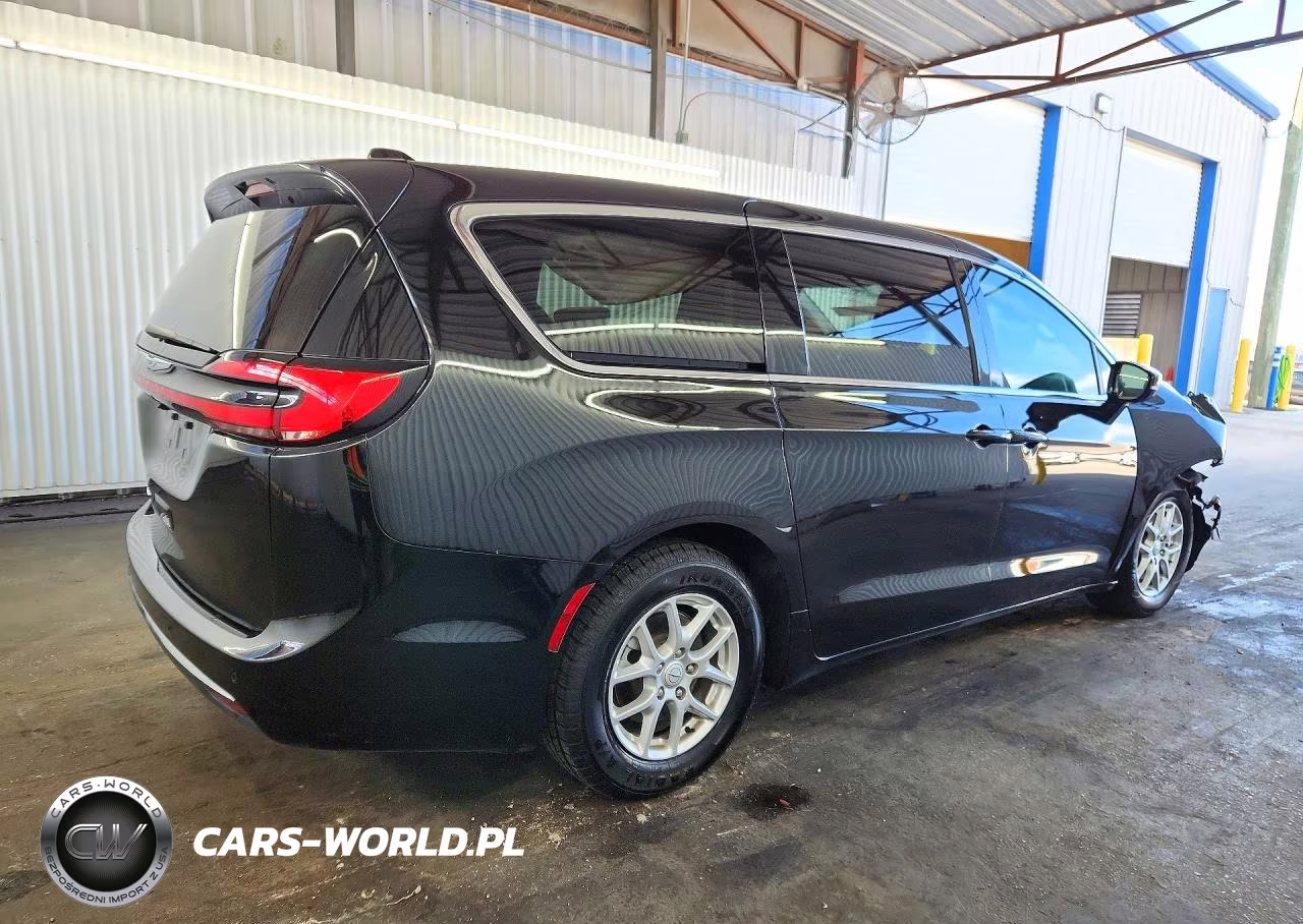 2026 Chrysler Pacifica Select VIN:2C4RC1BG6TR197068 - 3