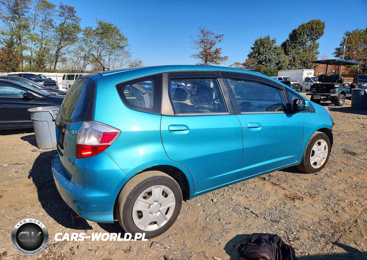 2013 Honda Fit VIN:JHMGE8H34DC041702 - 3