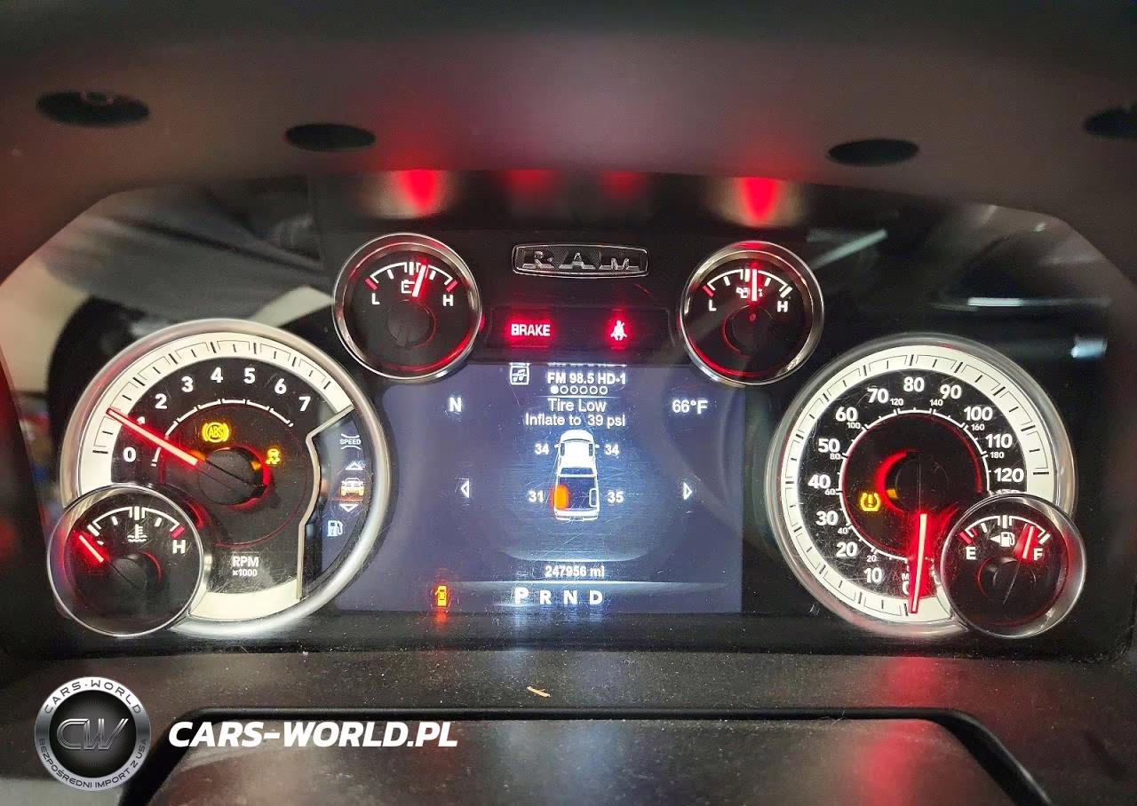 2018 Ram 1500 Laramie VIN:1C6RR7NT3JS162520 - 9