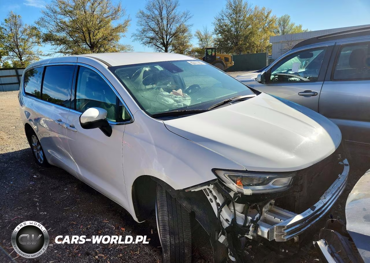 2023 Chrysler Pacifica Touring L VIN:2C4RC1BG1PR624680 - 4