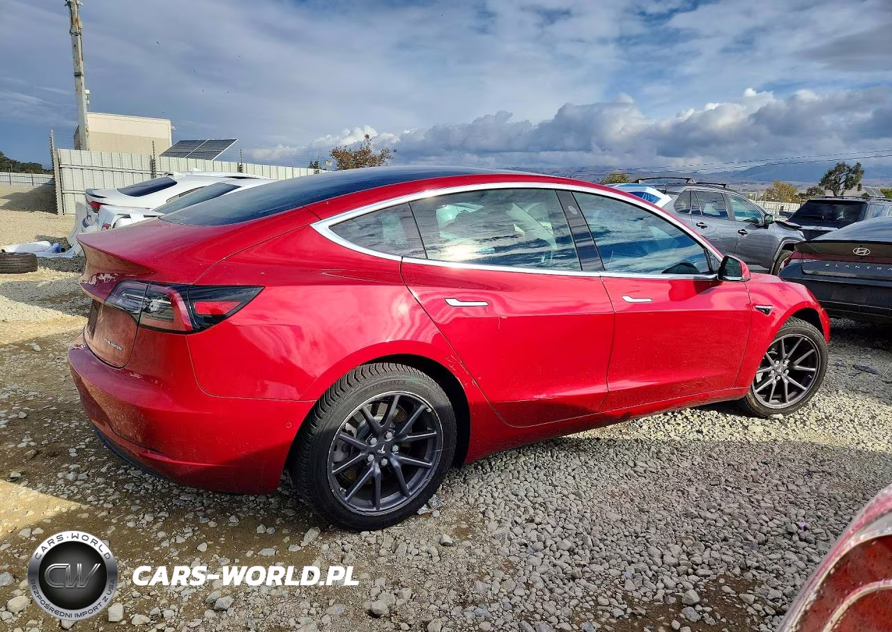 2018 Tesla Model 3 VIN:5YJ3E1EB5JF114805 - 3