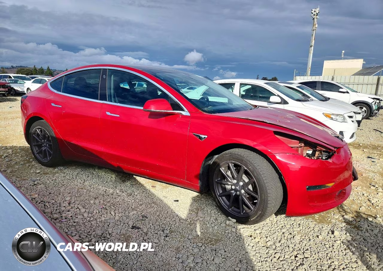 2018 Tesla Model 3 VIN:5YJ3E1EB5JF114805 - 4