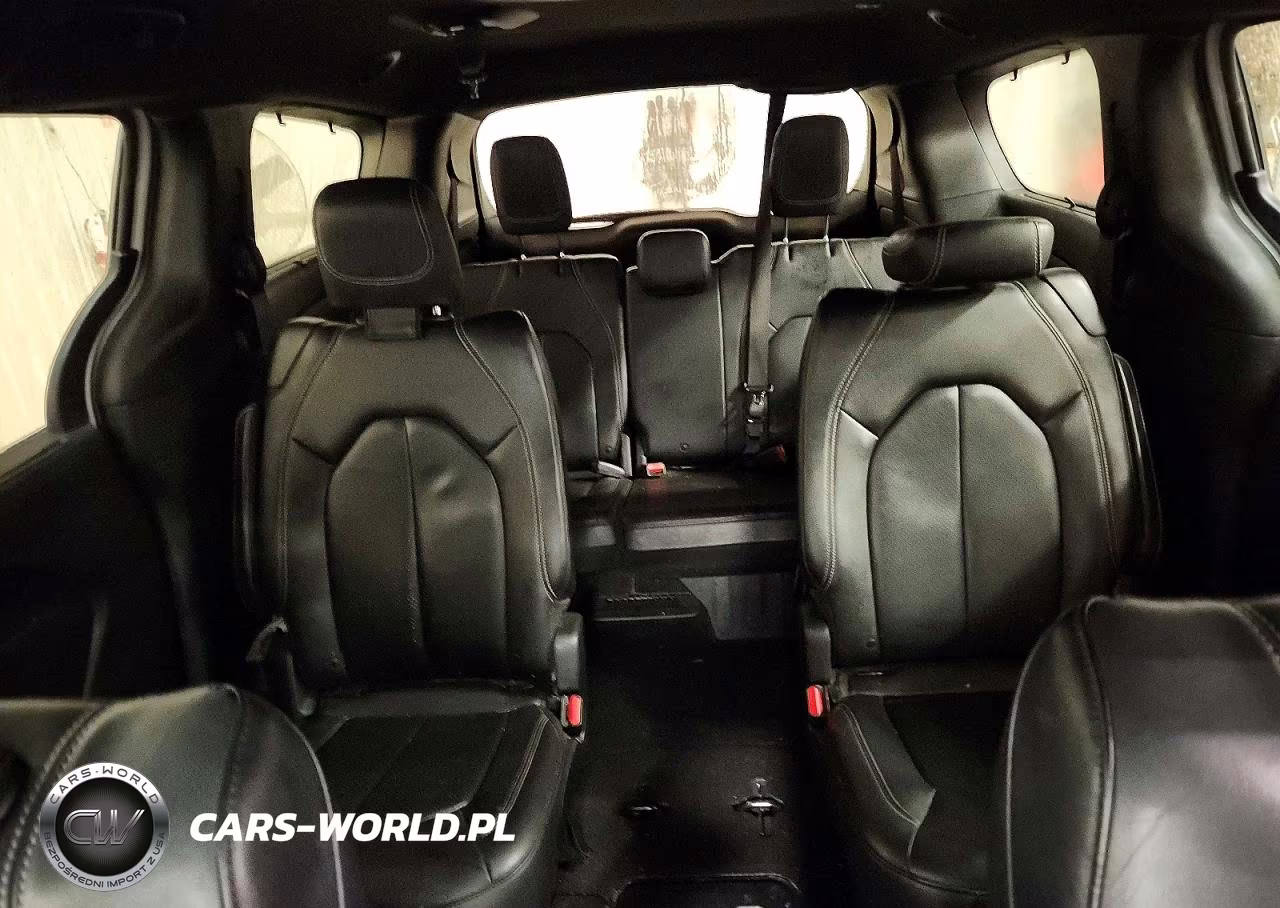 2019 Chrysler Pacifica Touring L VIN:2C4RC1BG8KR610316 - 10