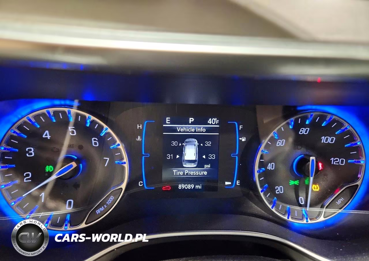 2019 Chrysler Pacifica Touring L VIN:2C4RC1BG8KR610316 - 9