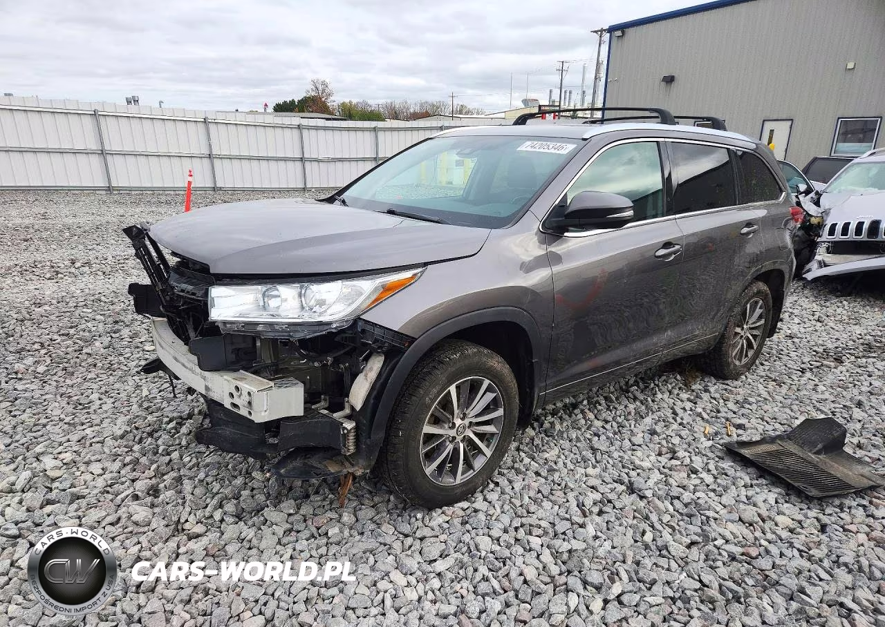 2018 Toyota Highlander Xle VIN:5TDJZRFH3JS528996 - 1