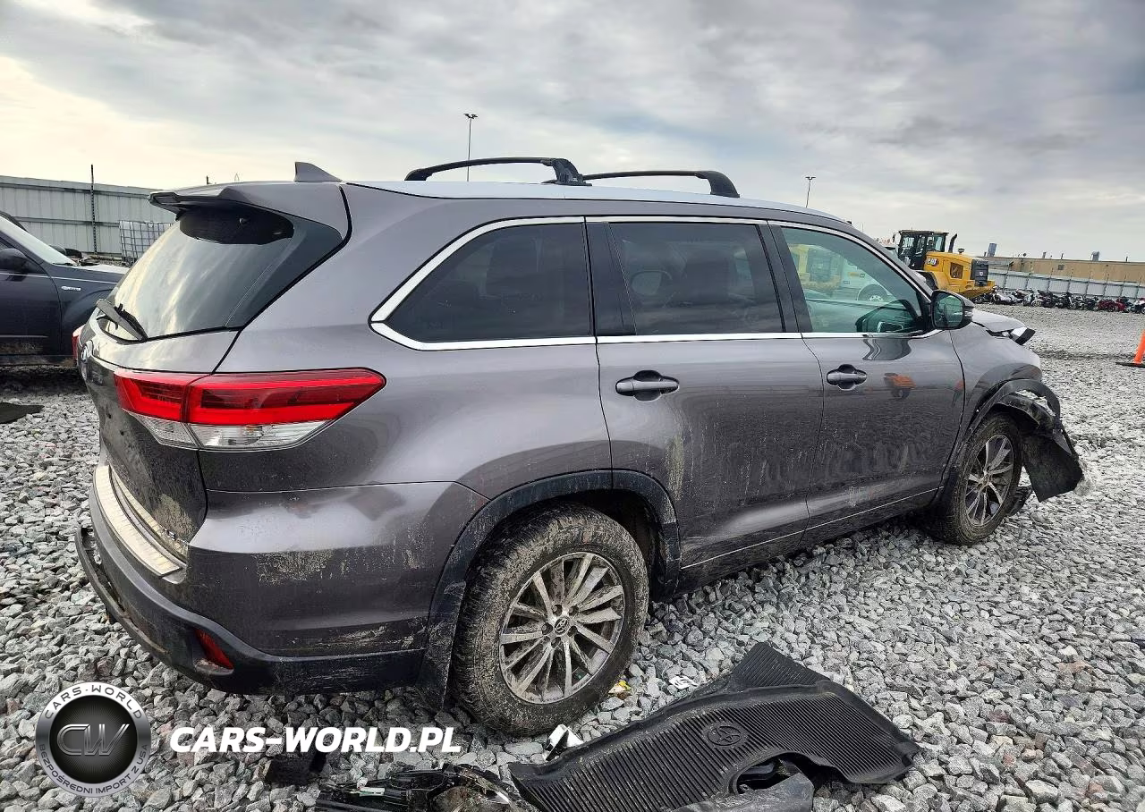2018 Toyota Highlander Xle VIN:5TDJZRFH3JS528996 - 3