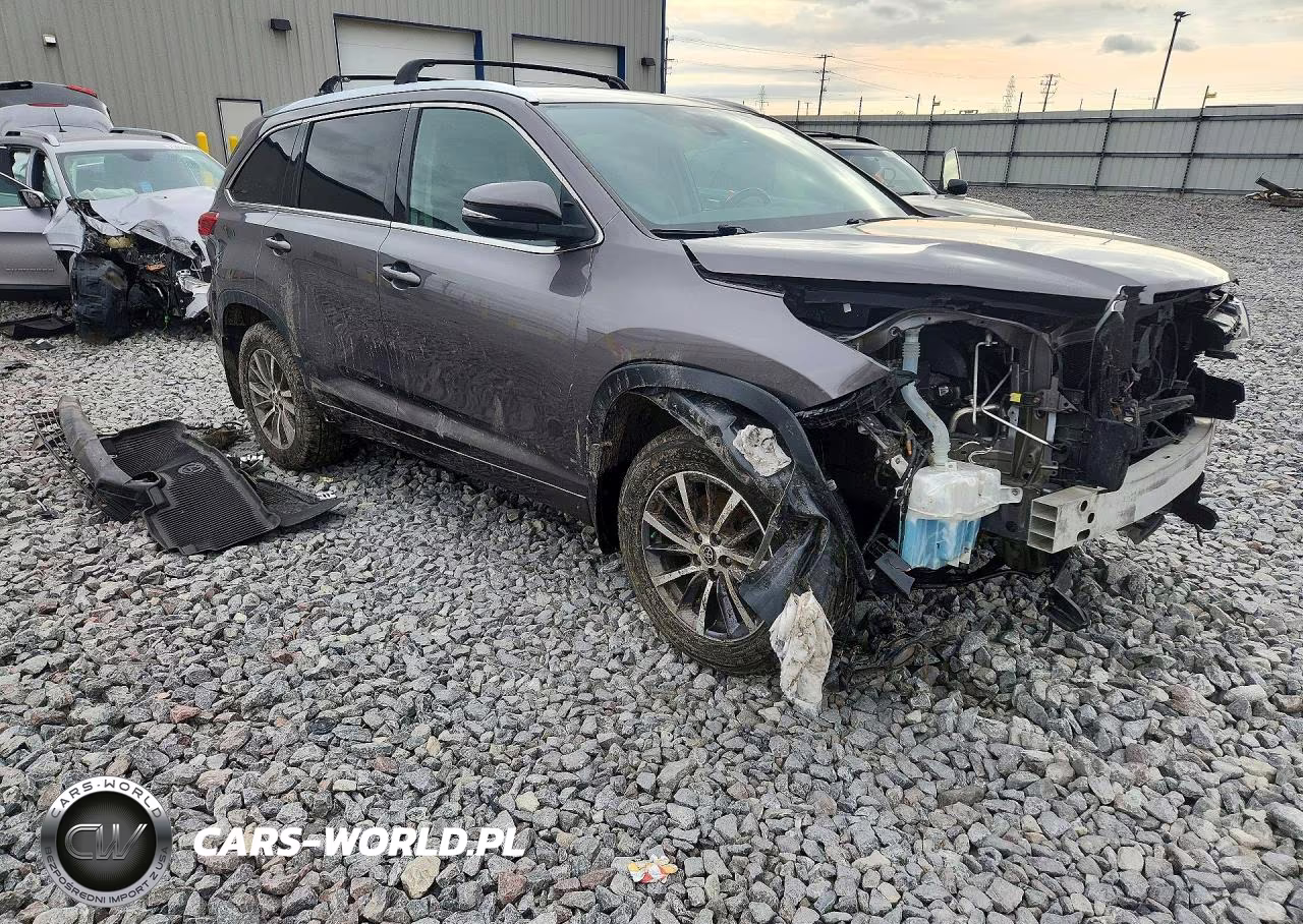 2018 Toyota Highlander Xle VIN:5TDJZRFH3JS528996 - 4