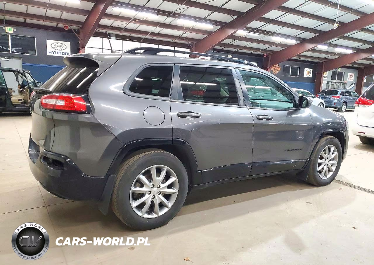 2018 Jeep Cherokee Latitude VIN:1C4PJMCX5JD610675 - 3