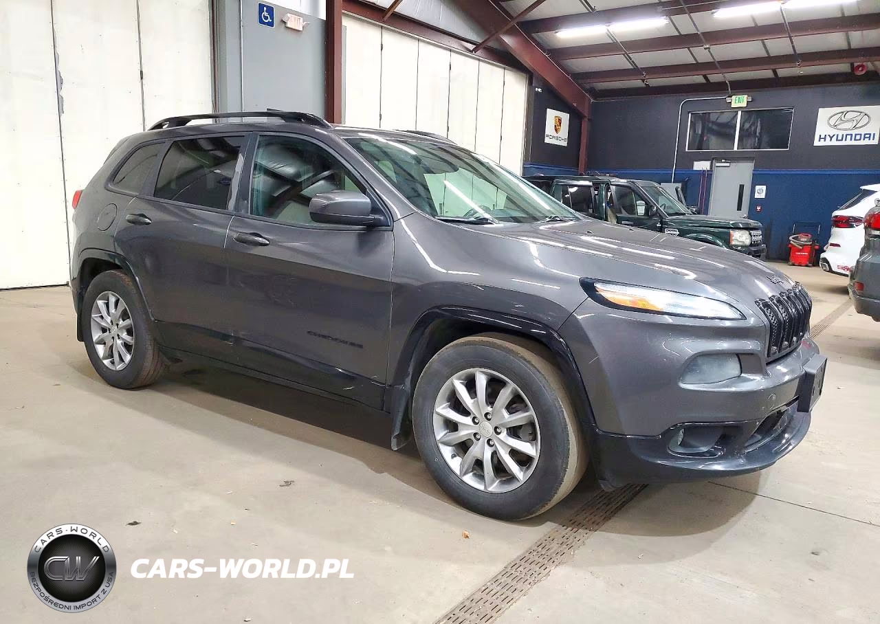 2018 Jeep Cherokee Latitude VIN:1C4PJMCX5JD610675 - 4