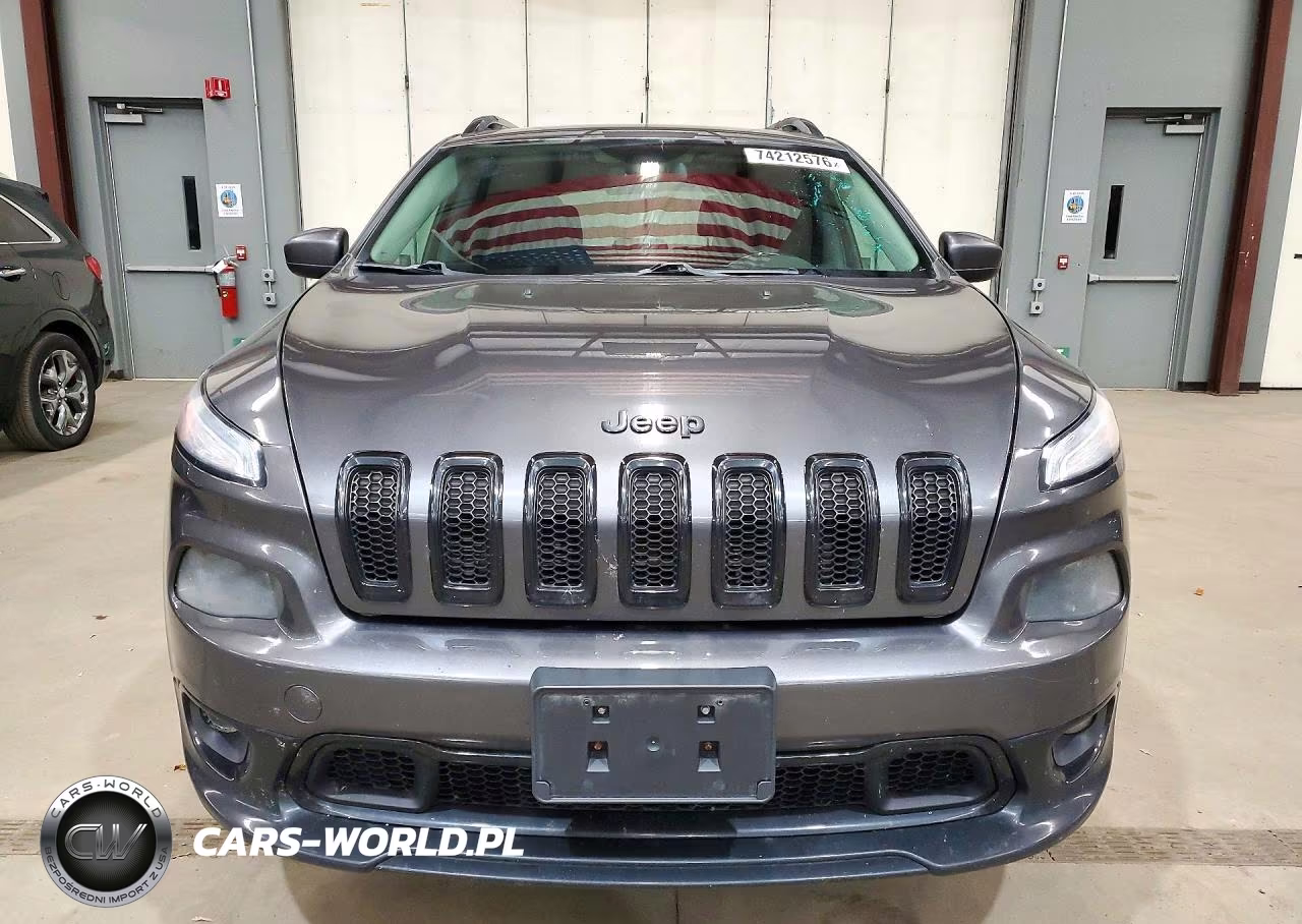 2018 Jeep Cherokee Latitude VIN:1C4PJMCX5JD610675 - 5