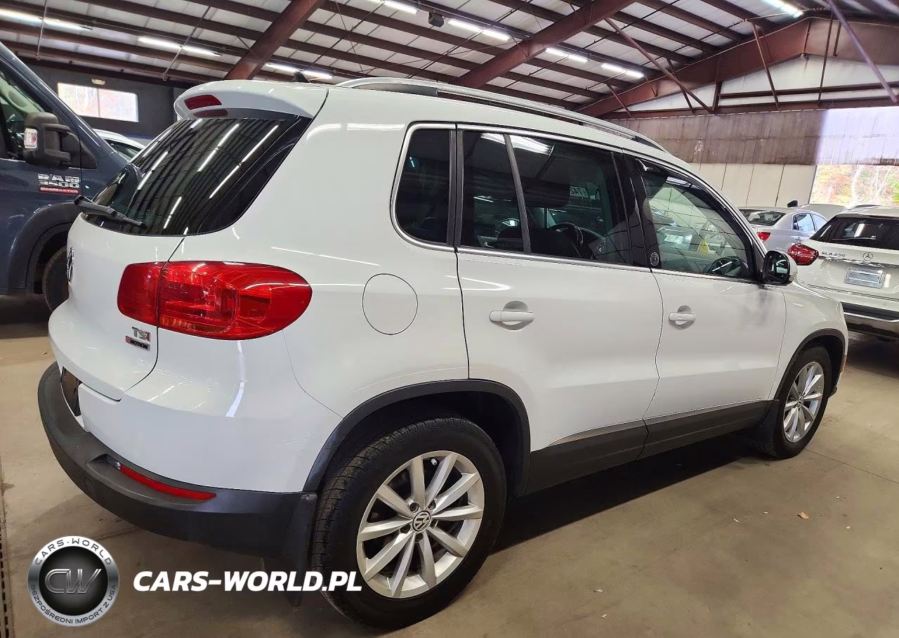 2017 Volkswagen Tiguan Wolfsburg VIN:WVGSV7AXXHW503246 - 3