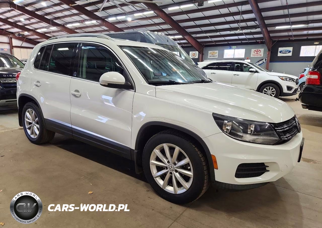 2017 Volkswagen Tiguan Wolfsburg VIN:WVGSV7AXXHW503246 - 4