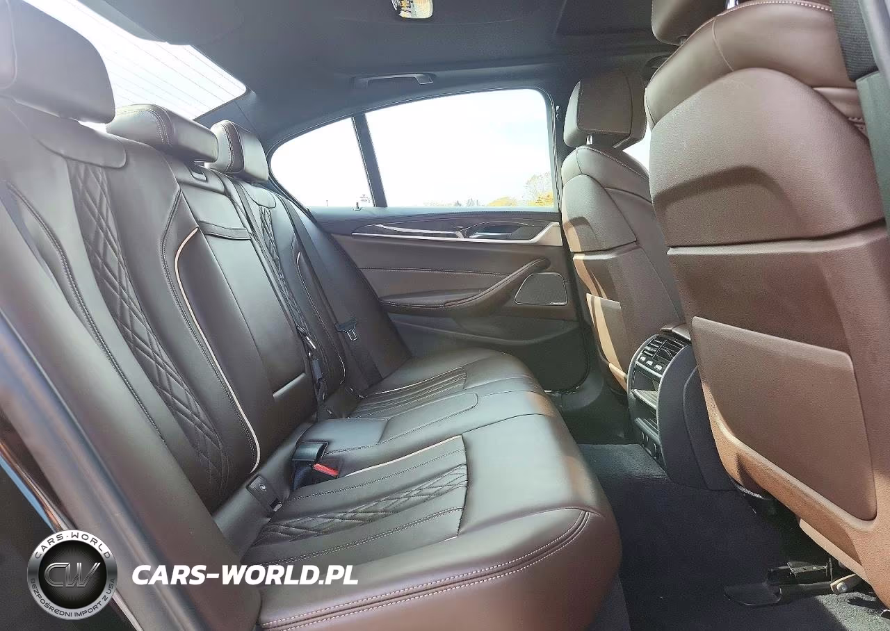 2018 BMW 530Xe VIN:WBAJB1C52JB085308 - 10