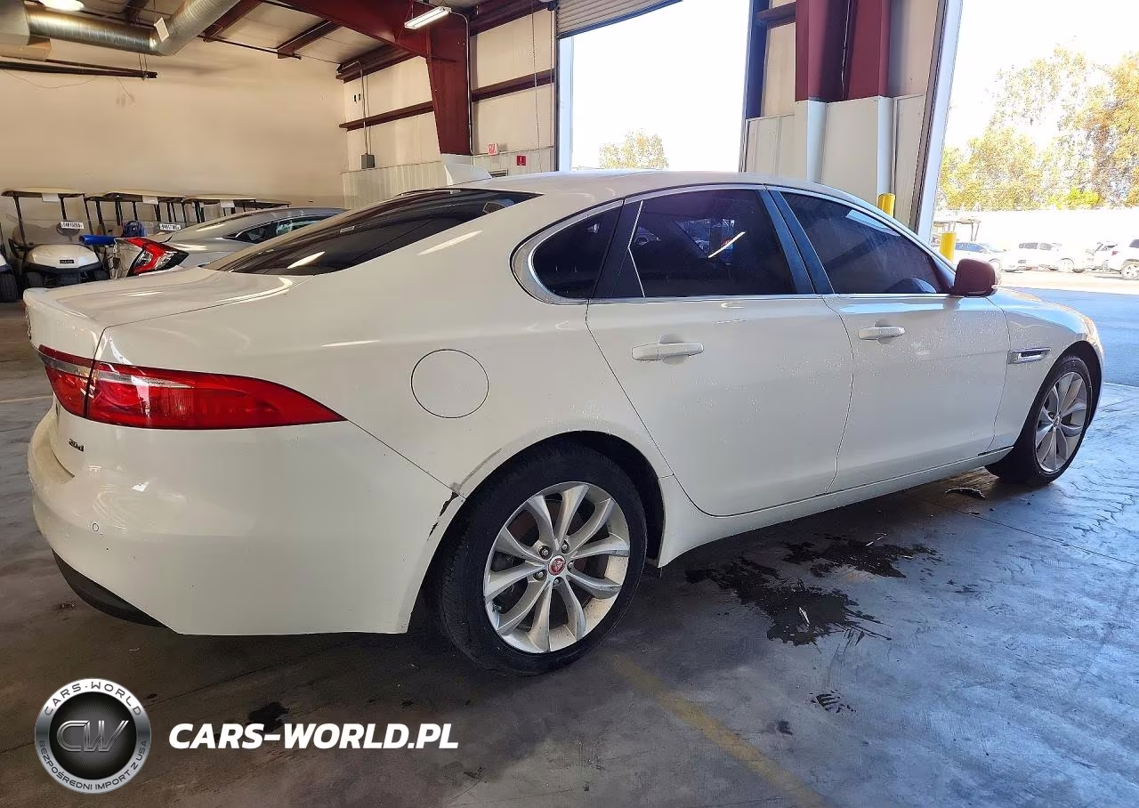 2017 Jaguar Xf Premium VIN:SAJBD4BN1HCY44069 - 3