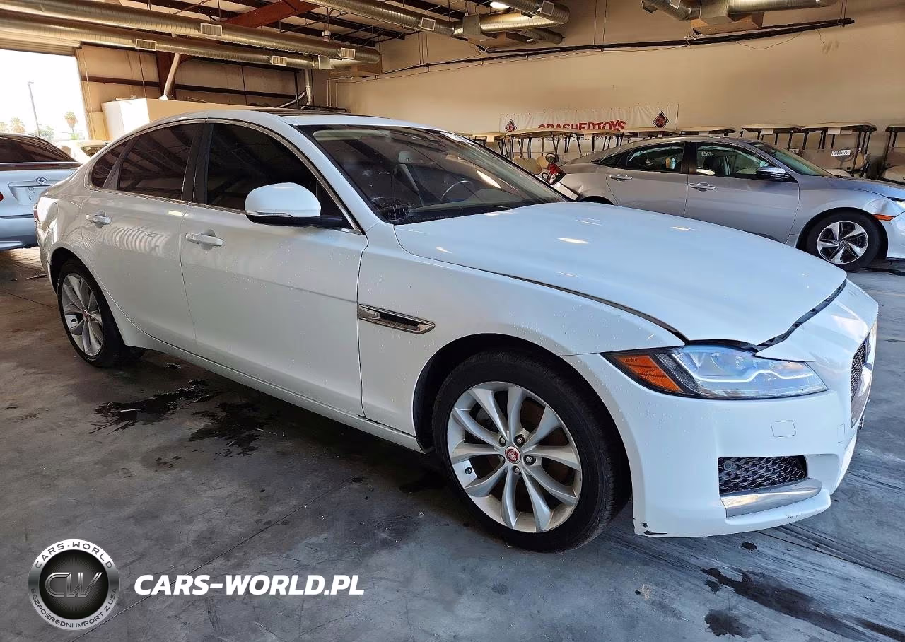 2017 Jaguar Xf Premium VIN:SAJBD4BN1HCY44069 - 4