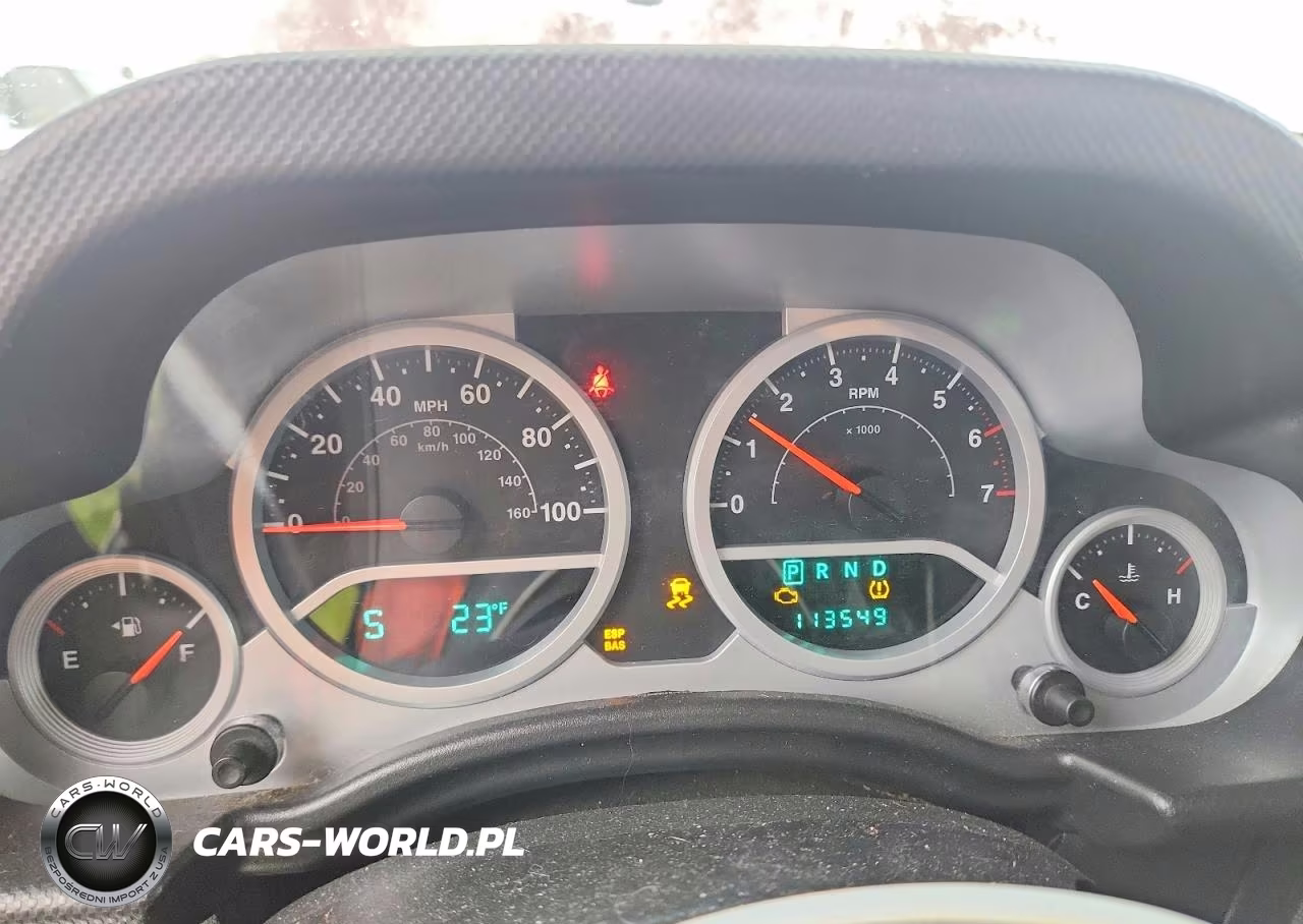 2008 Jeep Wrangler Unlimited Sahara VIN:1J8GA591X8L576105 - 9