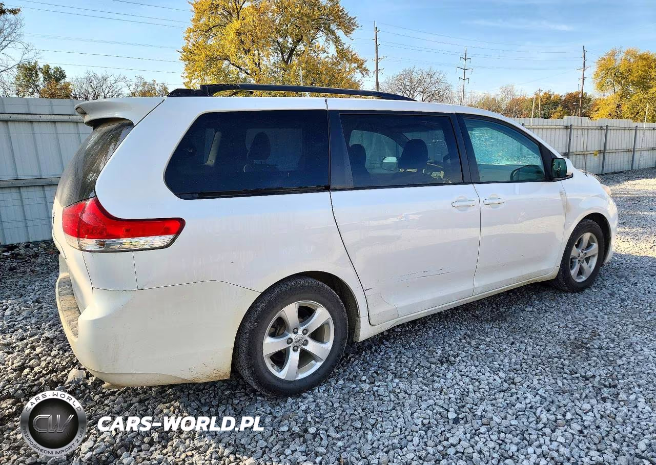 2014 Toyota Sienna Le VIN:5TDKK3DC4ES464907 - 3