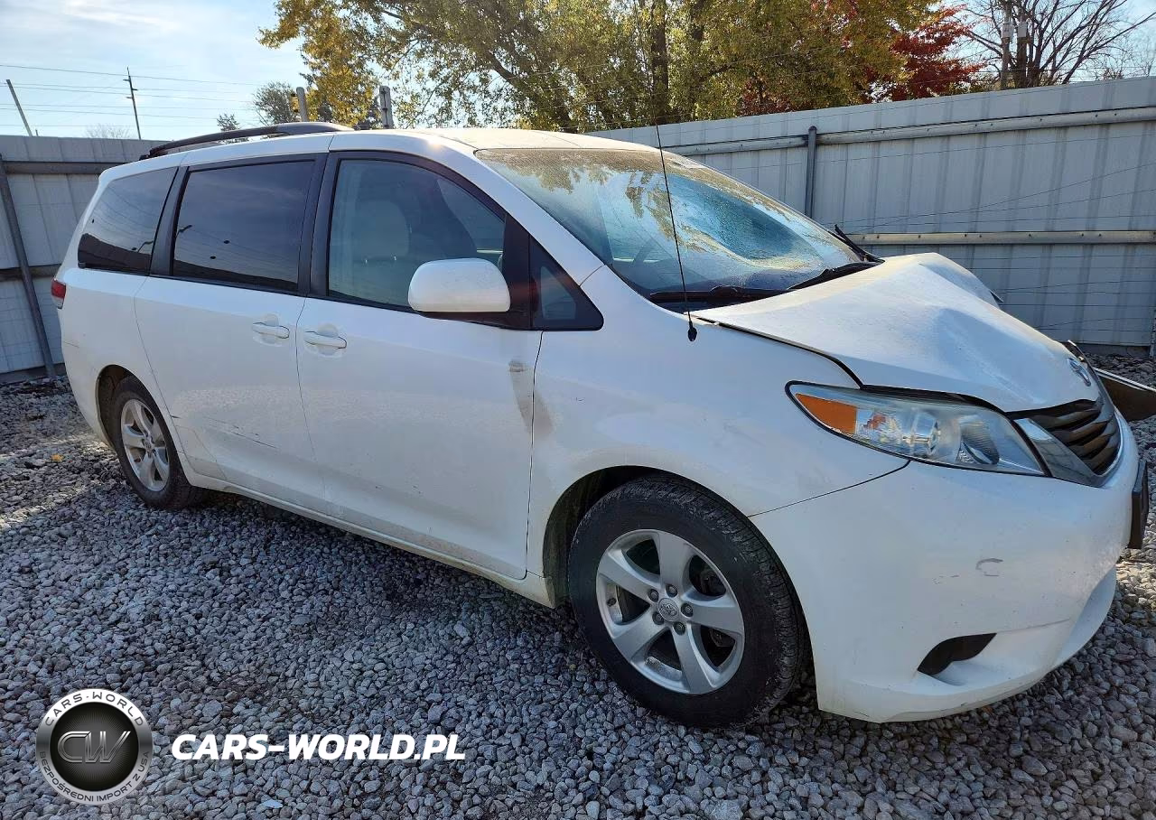 2014 Toyota Sienna Le VIN:5TDKK3DC4ES464907 - 4