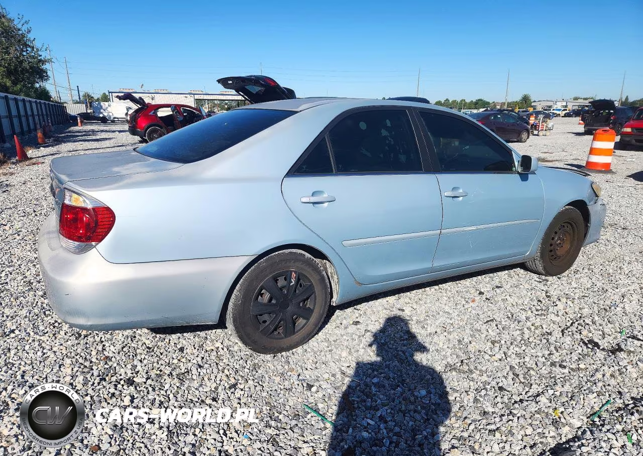 2005 Toyota Camry Le VIN:4T1BE32K15U589257 - 3