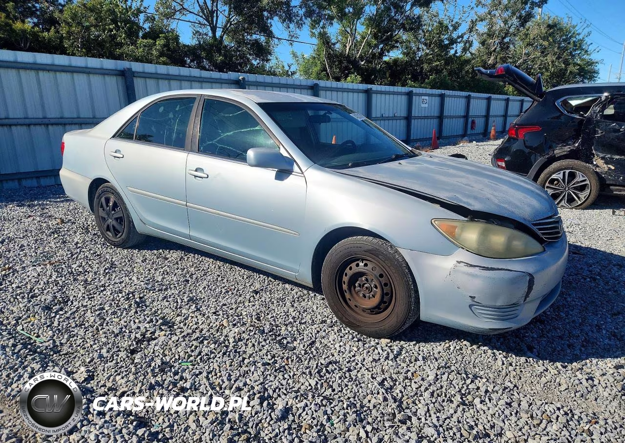 2005 Toyota Camry Le VIN:4T1BE32K15U589257 - 4