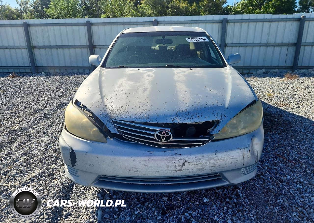 2005 Toyota Camry Le VIN:4T1BE32K15U589257 - 5