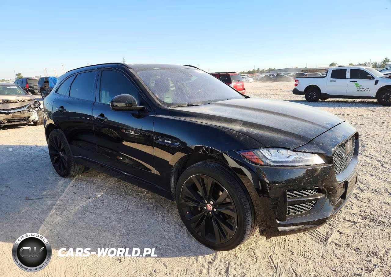 2017 Jaguar F-Pace R - Sport VIN:SADCL2BN4HA493927 - 4
