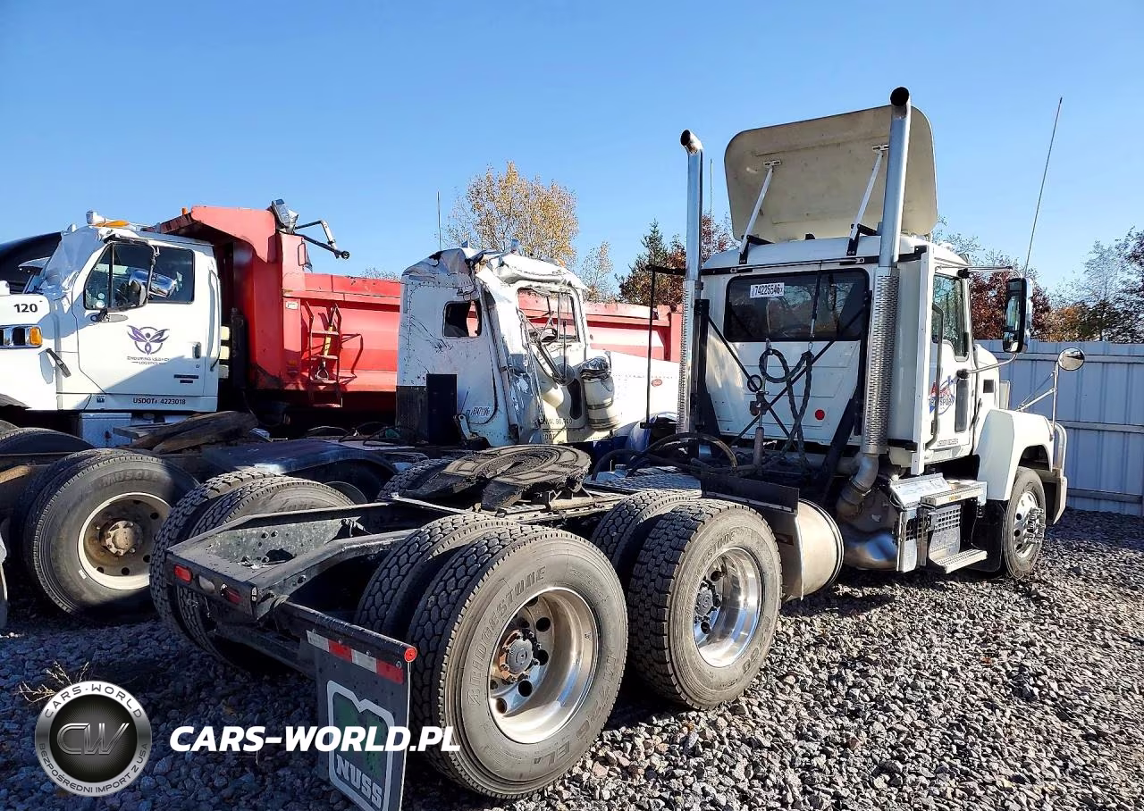 2026 Mack Pinnacle Semi Truck VIN:1M1PN4GY0TM019776 - 3