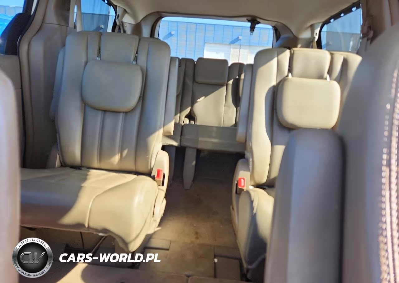 2016 Chrysler Town & Country Touring VIN:2C4RC1BG7GR189227 - 10