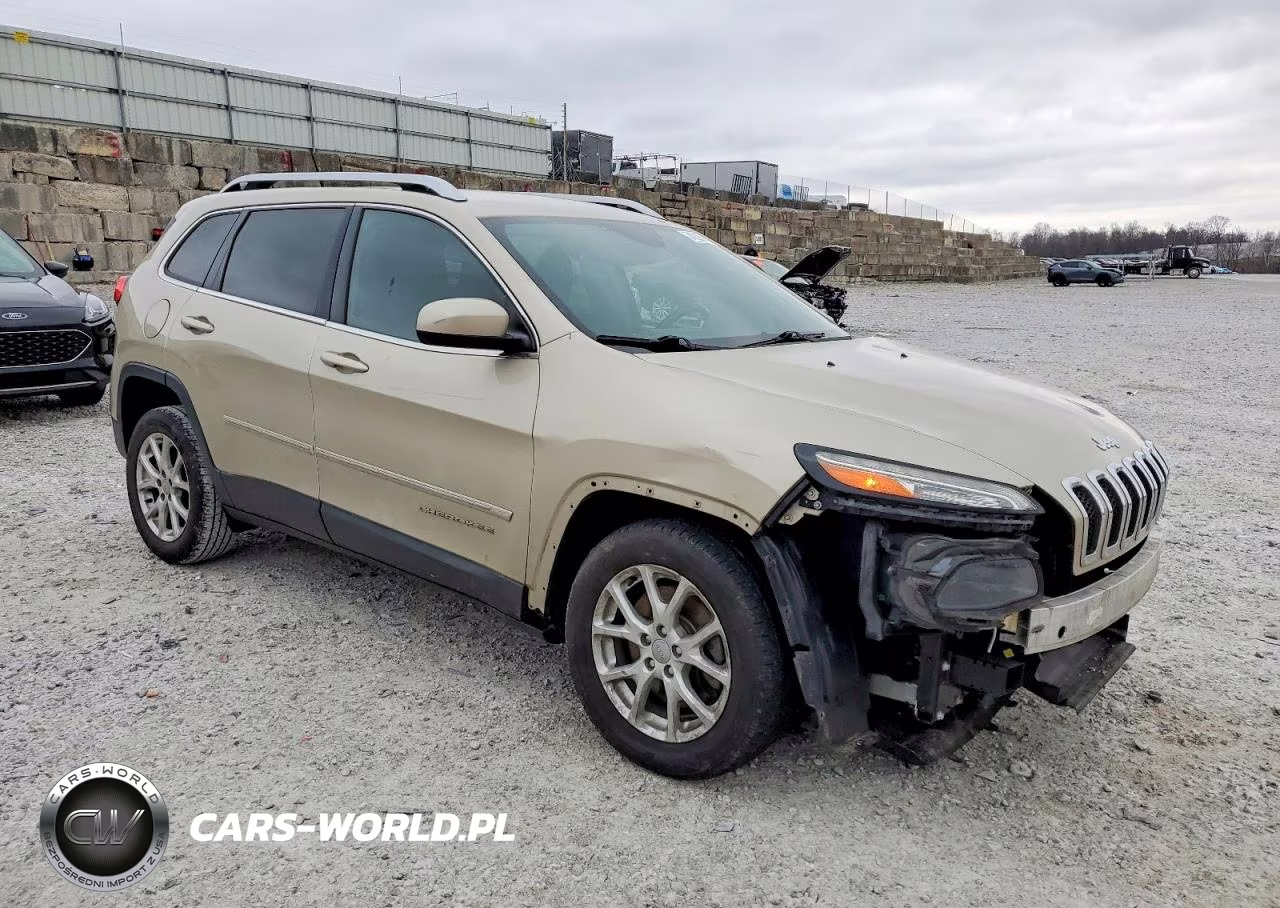 2015 Jeep Cherokee Latitude VIN:1C4PJLCB1FW721606 - 4