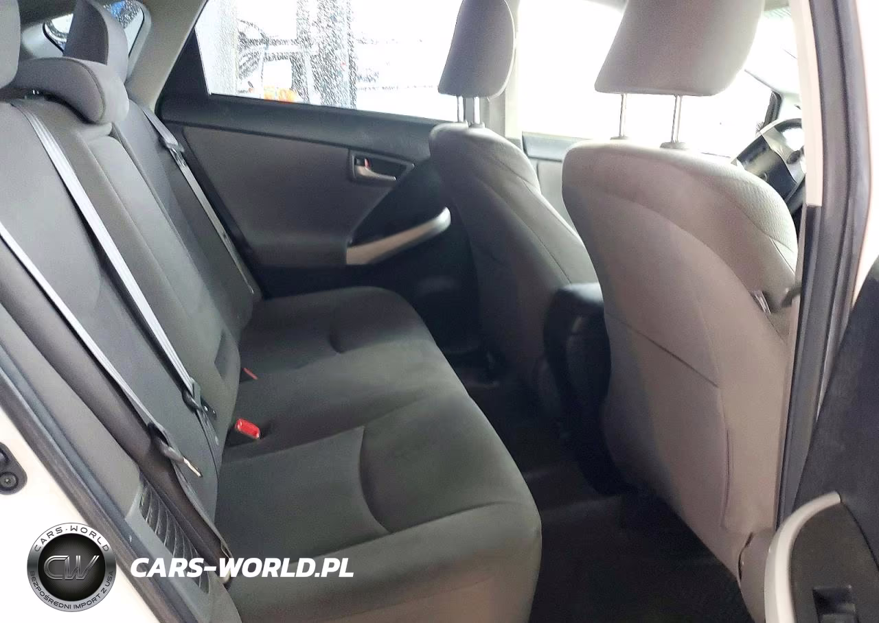 2013 Toyota Prius Two VIN:JTDKN3DU7D5618286 - 10