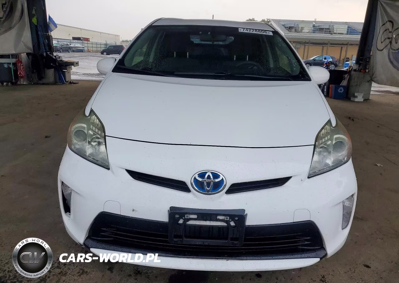2013 Toyota Prius Two VIN:JTDKN3DU7D5618286 - 5