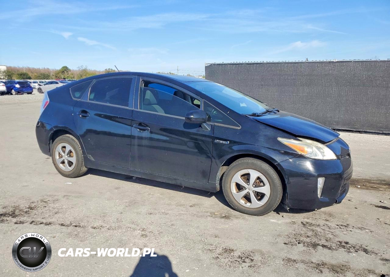 2014 Toyota Prius Two VIN:JTDKN3DU3E1777587 - 4