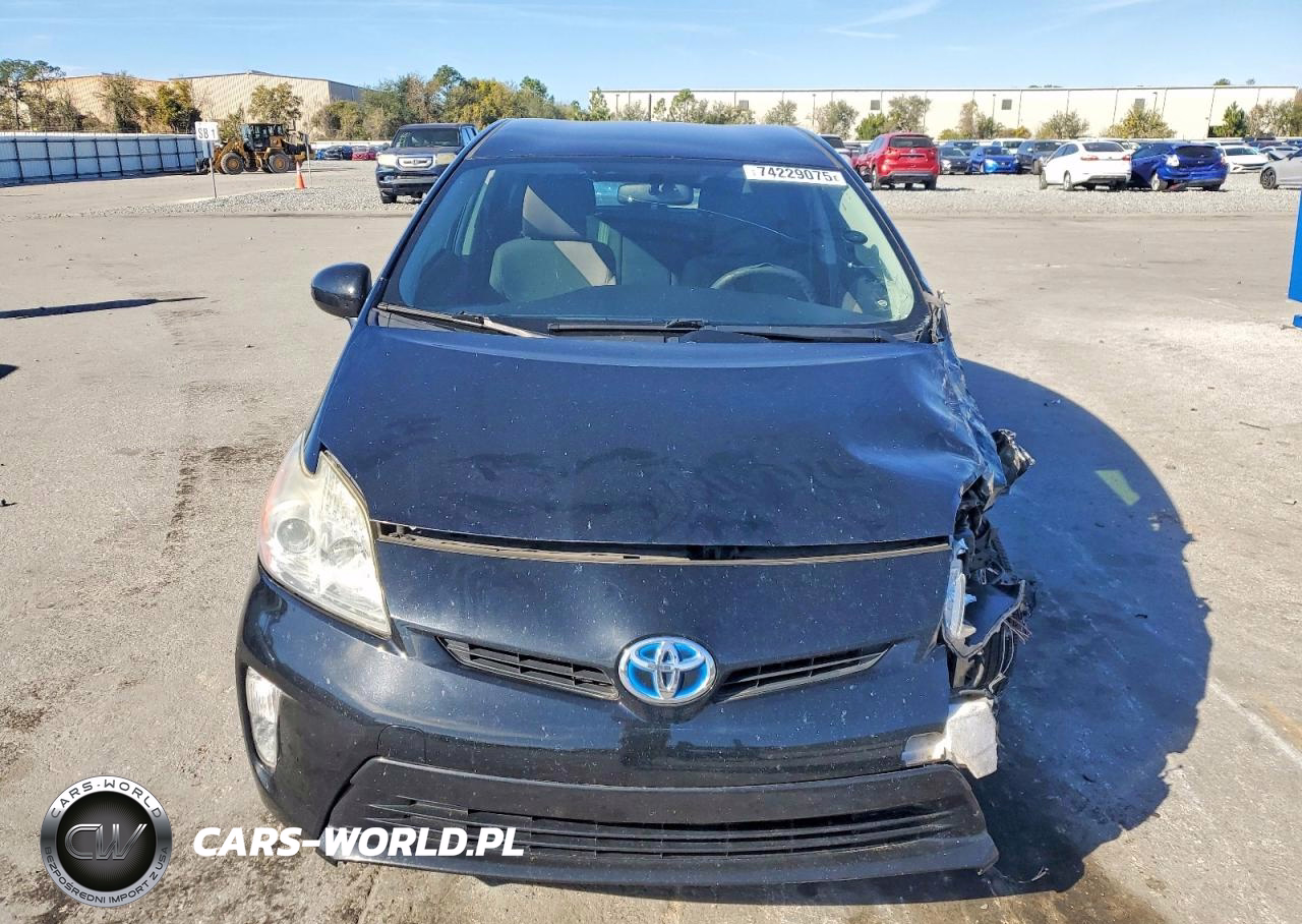 2014 Toyota Prius Two VIN:JTDKN3DU3E1777587 - 5