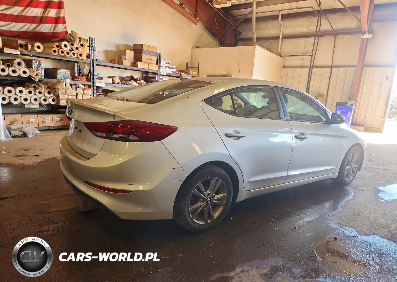 2018 Hyundai Elantra Sel VIN:5NPD84LF3JH226751 - 3
