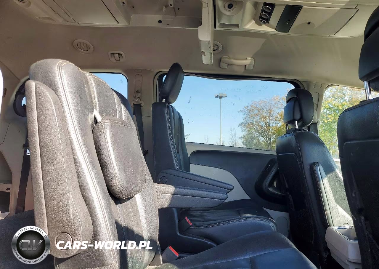 2014 Chrysler Town & Country Touring VIN:2C4RC1BG6ER342788 - 11