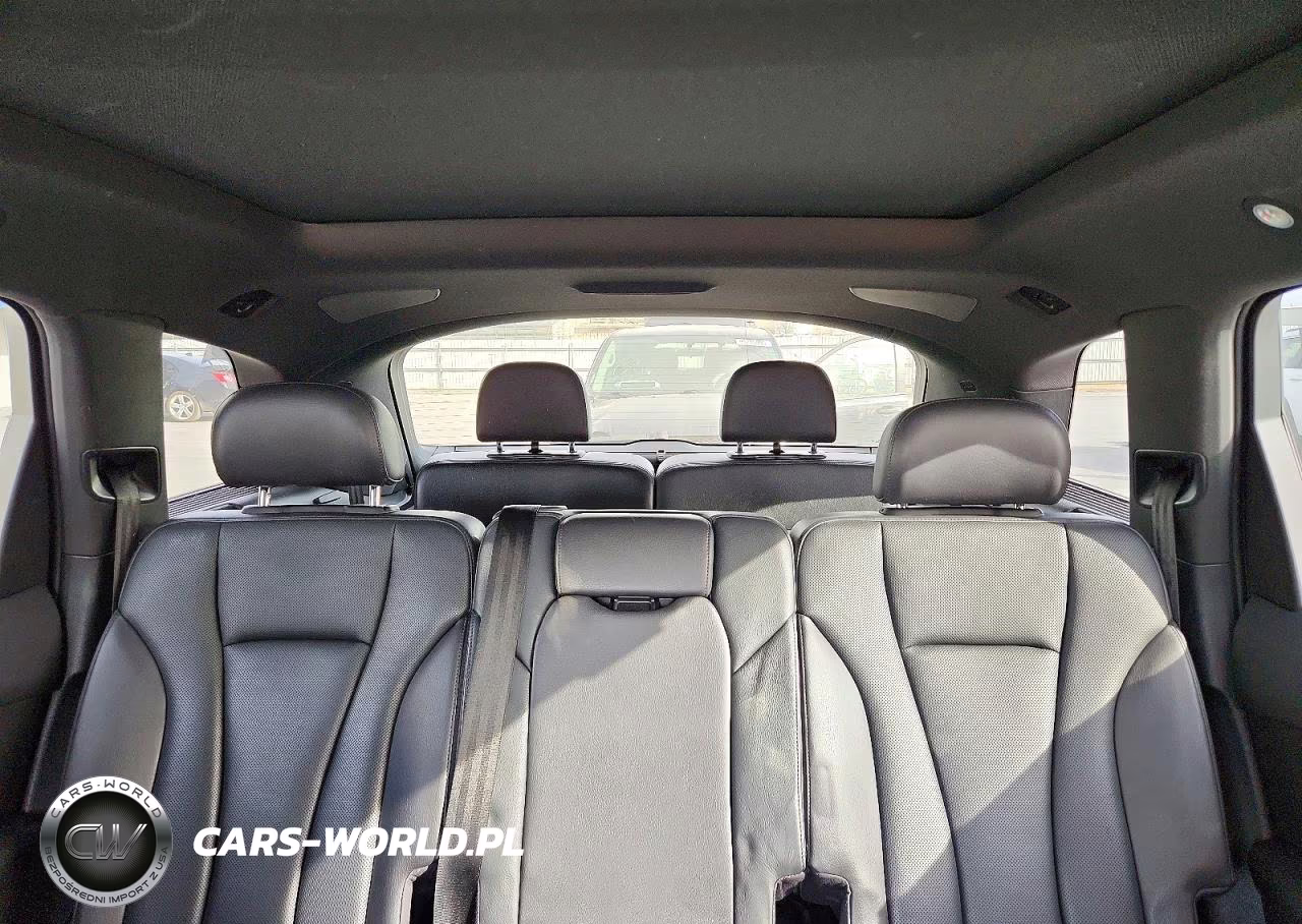 2017 Audi Q7 Premium Plus VIN:WA1LAAF70HD030490 - 10