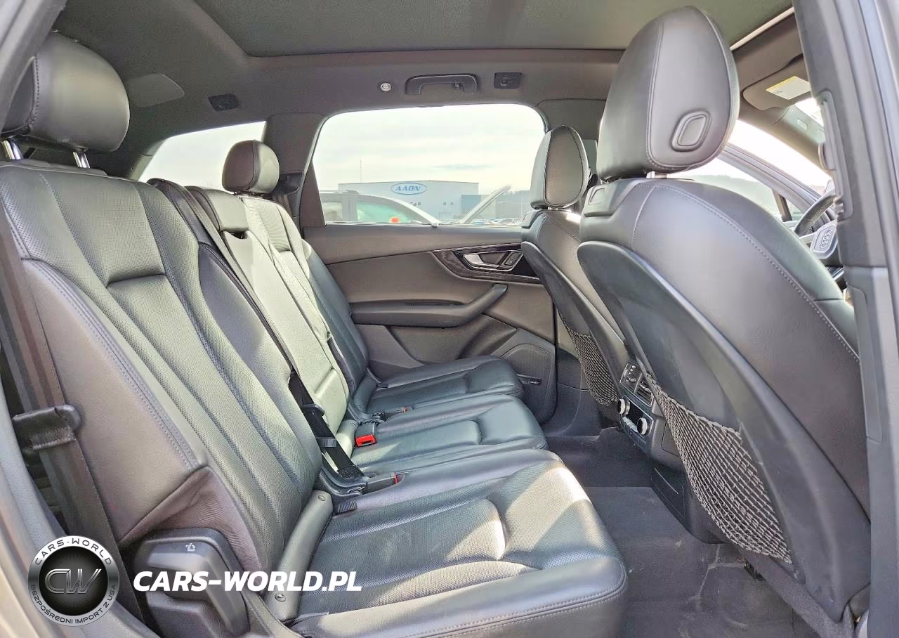2017 Audi Q7 Premium Plus VIN:WA1LAAF70HD030490 - 11