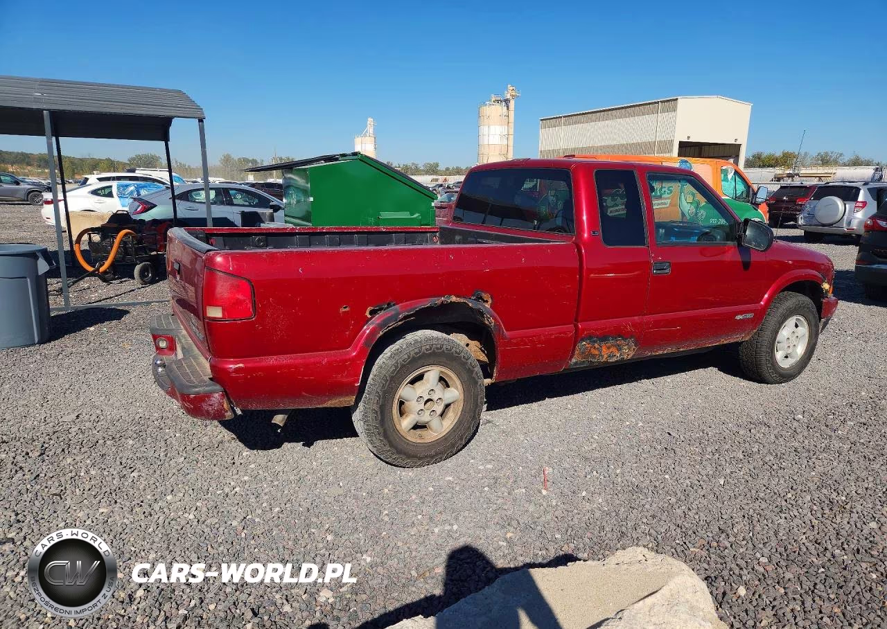 2002 Chevrolet S Truck S10 VIN:1GCDT19W228126435 - 3