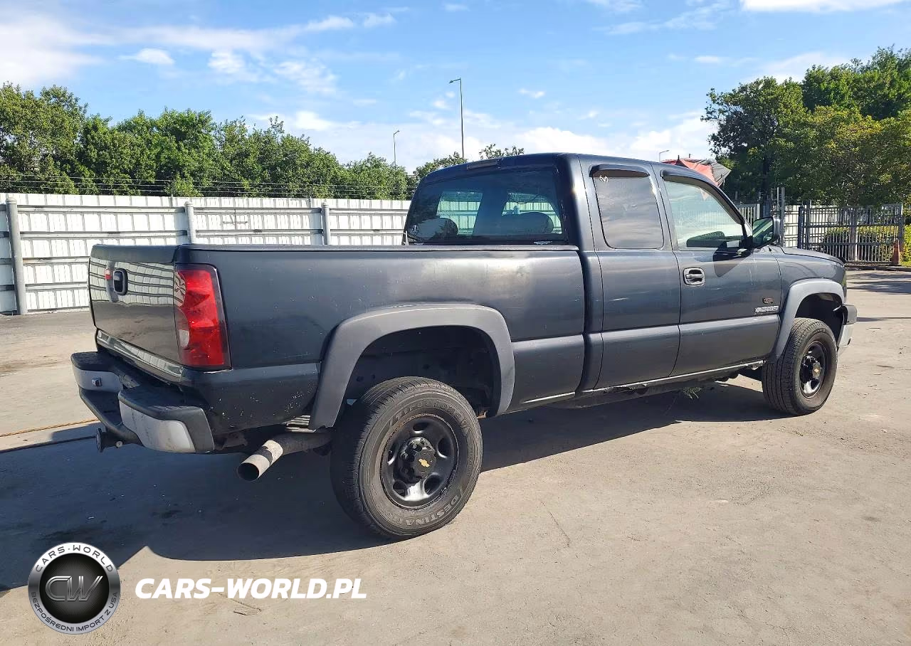 2004 Chevrolet Silverado K2500 Heavy Duty VIN:1GCHK29U94E393732 - 3