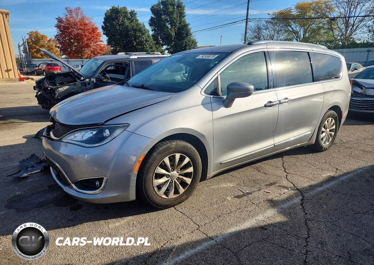 2019 Chrysler Pacifica Touring L VIN:2C4RC1BG3KR559971 - 1