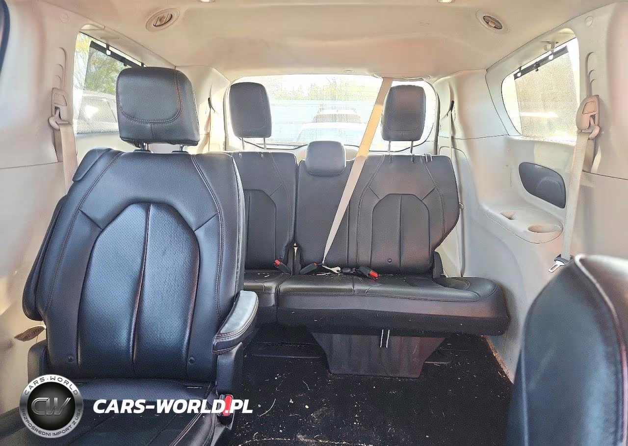 2019 Chrysler Pacifica Touring L VIN:2C4RC1BG3KR559971 - 10