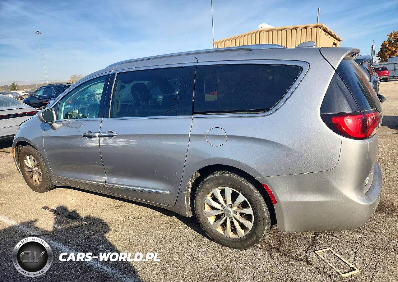 2019 Chrysler Pacifica Touring L VIN:2C4RC1BG3KR559971 - 2