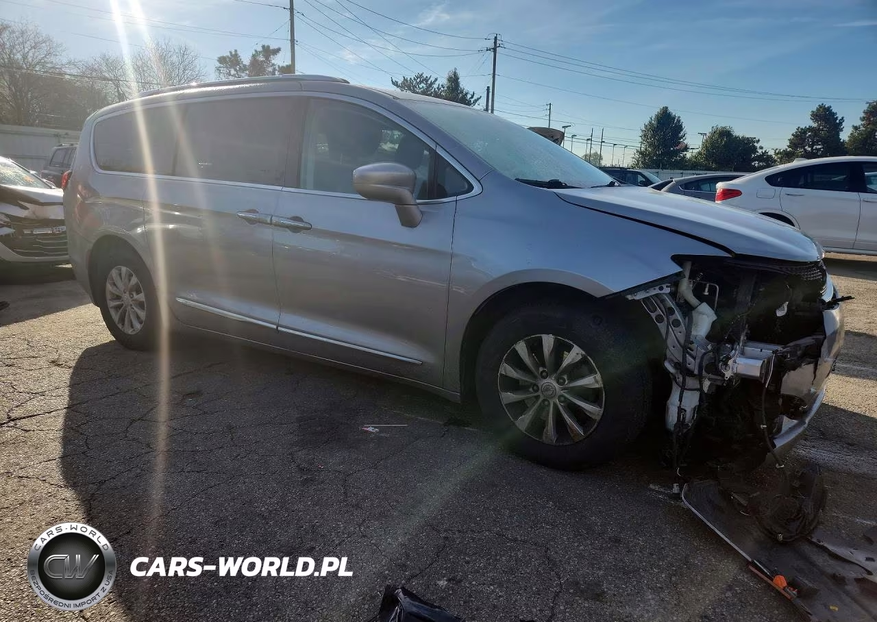 2019 Chrysler Pacifica Touring L VIN:2C4RC1BG3KR559971 - 4