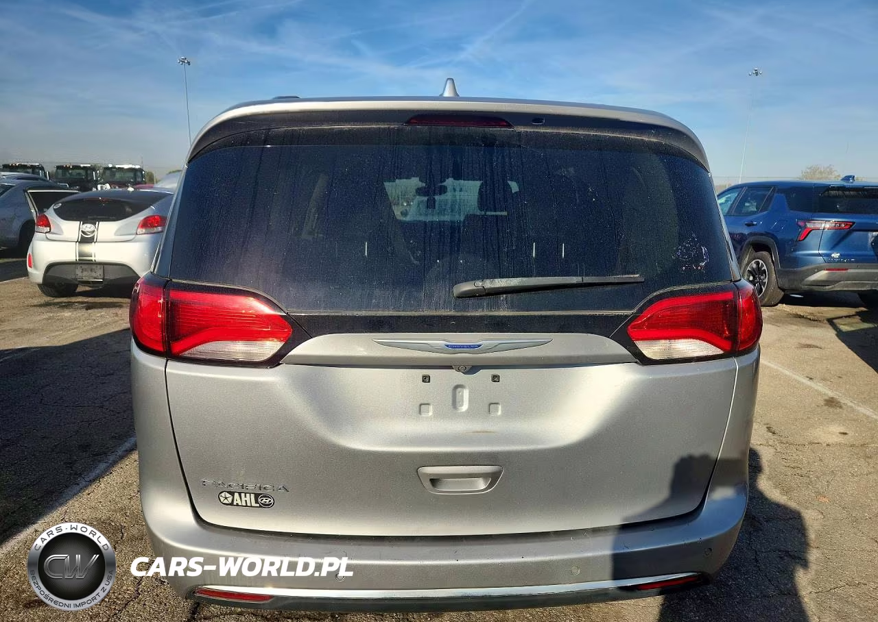 2019 Chrysler Pacifica Touring L VIN:2C4RC1BG3KR559971 - 6