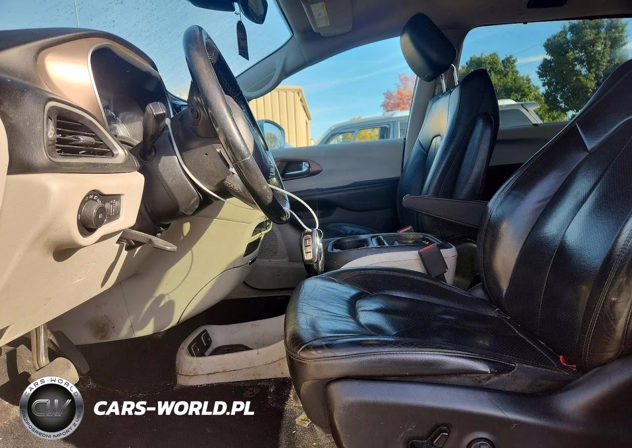 2019 Chrysler Pacifica Touring L VIN:2C4RC1BG3KR559971 - 7